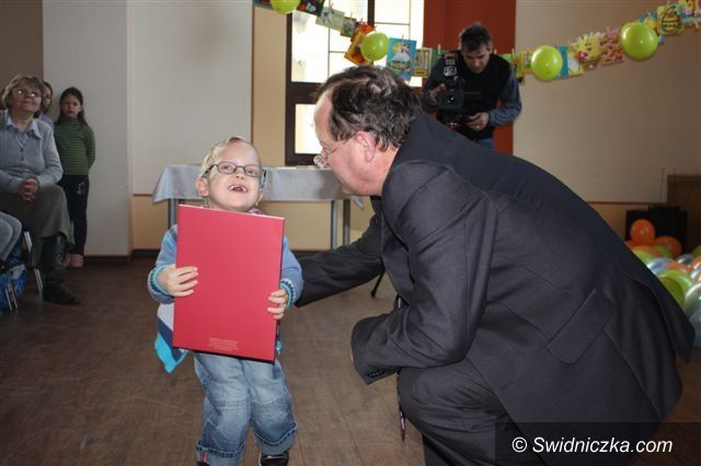Świebodzice: Kolorowe, radosne kartki świąteczne