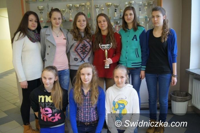 Głogów: Sukces siatkarek z Gimnazjum nr 1