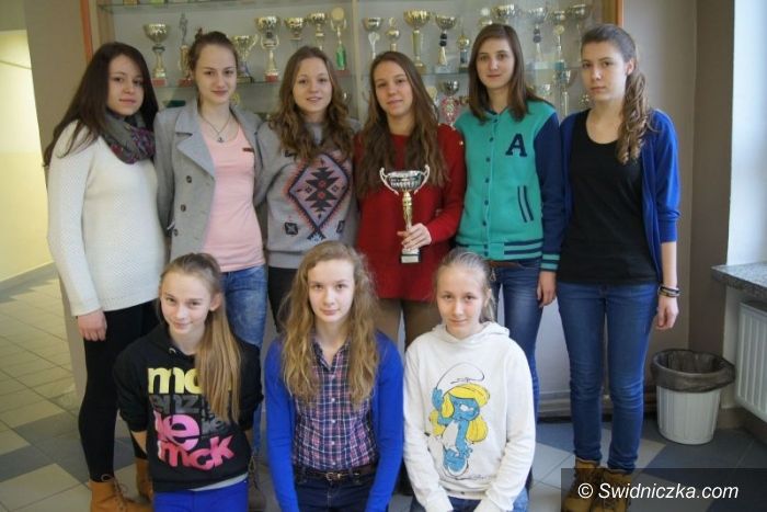 Głogów: Sukces siatkarek z Gimnazjum nr 1