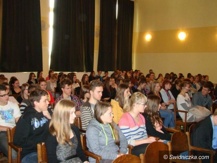 Świdnica: Lokalny ekorozwój a przestrzeń naszego miasta – debata w II LO