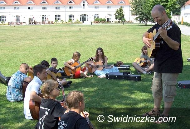 Krzyżowa: Wakacje z gitarą w Krzyżowej