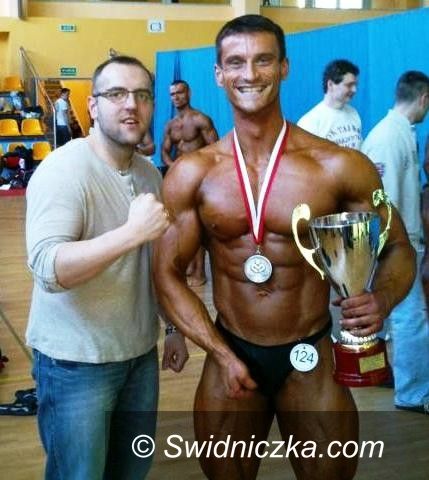 Świebodzice: Mateusz Brzuchacz srebrnym medalistą Mistrzostwach Polski w Kulturystyce i Fitness