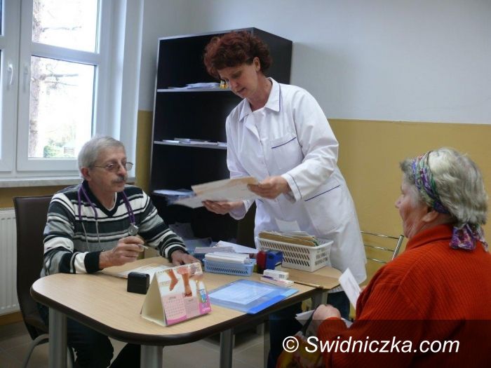 Kostrza: Budynek szkoły centrum użyteczności publicznej