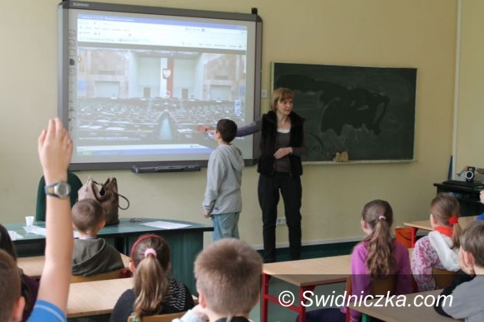 Świdnica: Konstytucja 3 maja w SP 315