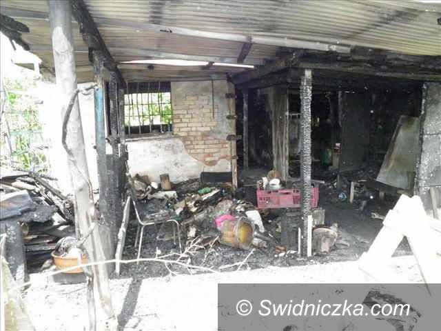 Żarów: Ogień strawił altankę
