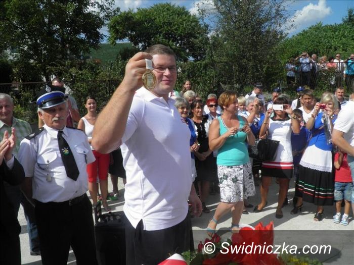 Gmina Żarów: Żarów powitał mistrza!
