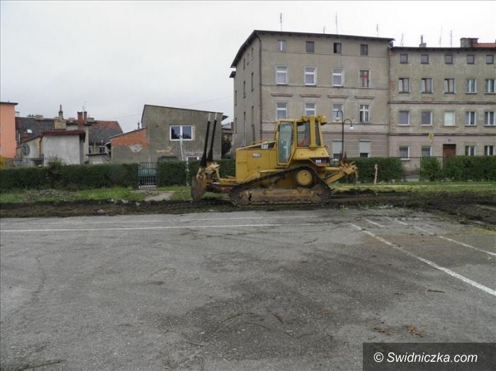 Żarów: Niebezpieczne boisko przejdzie do historii