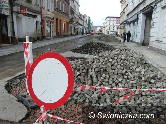 Świebodzice: Koparki na Kopernika w Świebodzicach