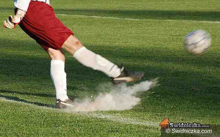 IV-liga piłkarska: AKS coraz bliżej czołówki