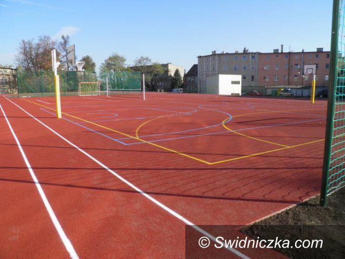 Żarów: Nowoczesne boisko w Żarowie już gotowe