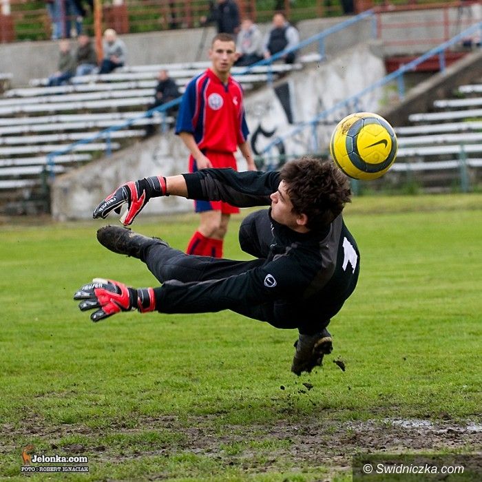 IV-liga piłkarska: Karkonosze odprawione z kwitkiem