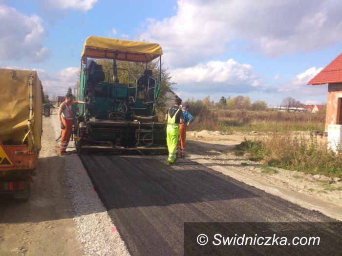 Gmina Żarów: Modernizują drogi dojazdowe
