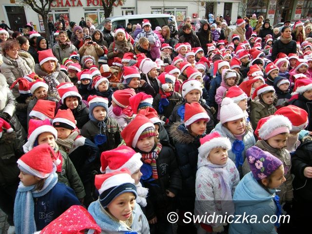Świebodzice: Mikołajkowe szaleństwa na Rynku