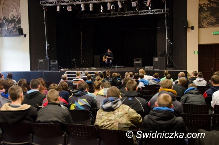 Świdnica: Przy muzyce o uzależnieniach