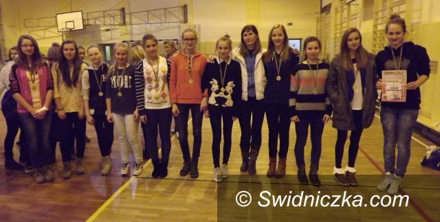 Świdnica: Faworytki z Gimnazjum nr 1 w Świdnicy nie zawiodły