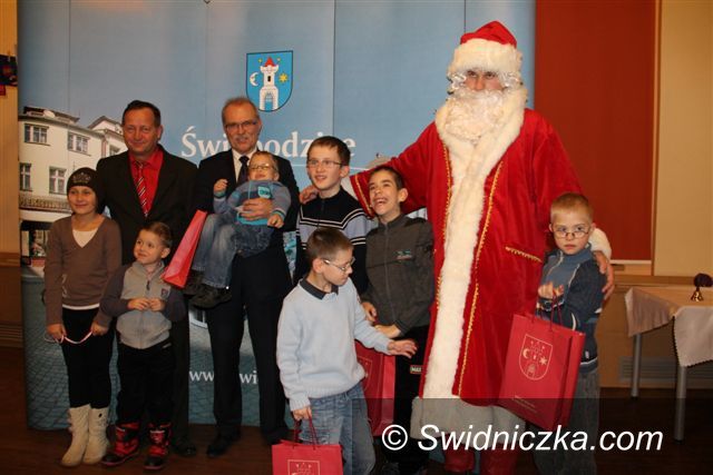 Świebodzice: Wyjątkowe kartki pofrunęły w świat