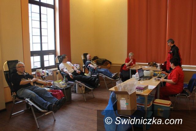 Świebodzice: Słodka akcja poboru krwi