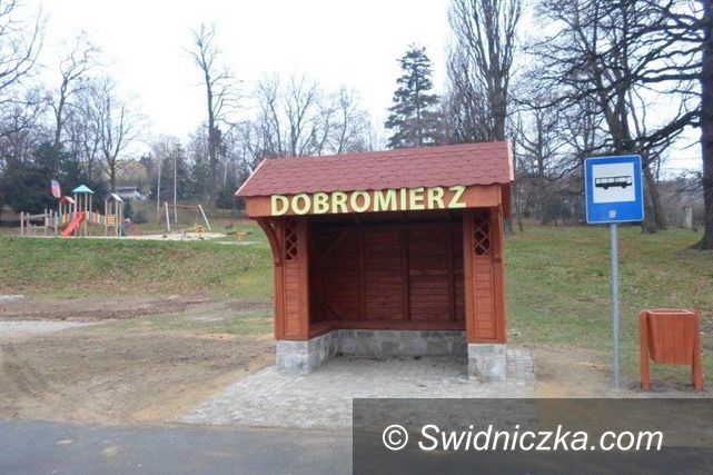 Dobromierz: Nowa wiata przystankowa