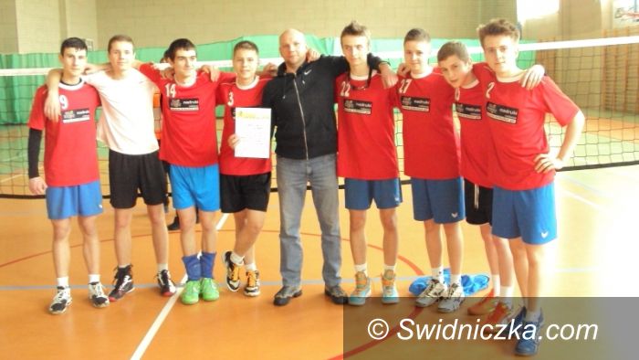 Żarów: Siatkarze z Gimnazjum nr 3 mistrzami powiatu