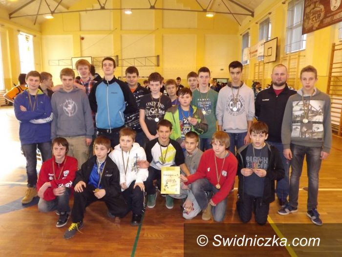 Świdnica: Trójka najlepsza w szczypiorniaka
