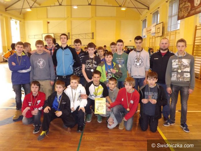 Świdnica: Trójka najlepsza w szczypiorniaka