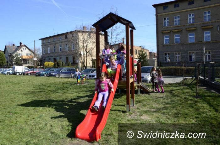 Gmina Żarów: Nowe urządzenia na placach zabaw