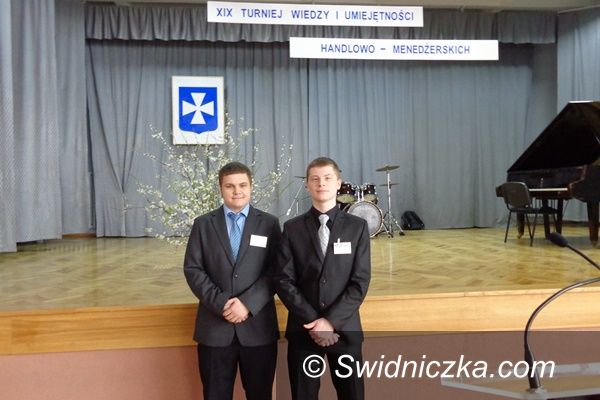 Rzeszów: Turniej Wiedzy i Umiejętności Handlowo–Menadżerskich: Sukces świdniczanina!
