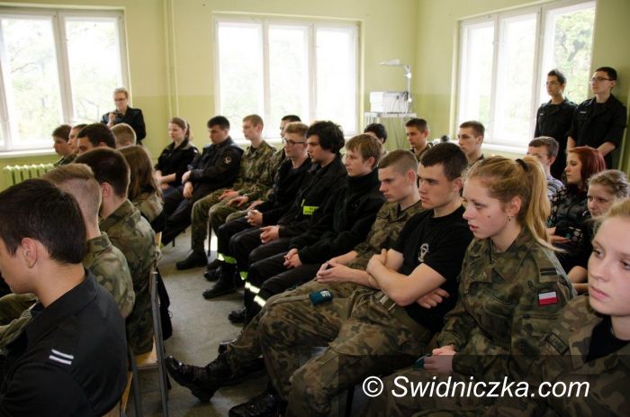 Świdnica: Lekcja demokracji w IV LO
