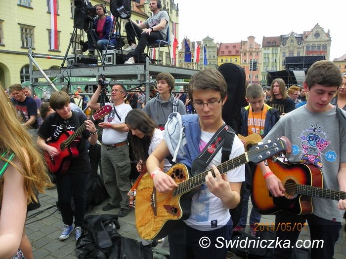 Żarów: Rekord gitarowy pobity