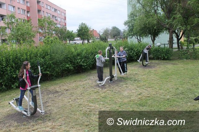 Świebodzice: Siłownia pod chmurką na osiedlu Sudeckim w Świebodzicach