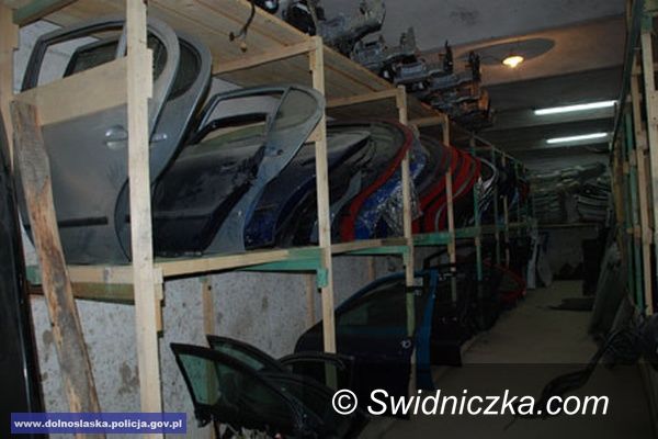 Świdnica: Policjanci ujawnili dziuplę z częściami samochodowymi