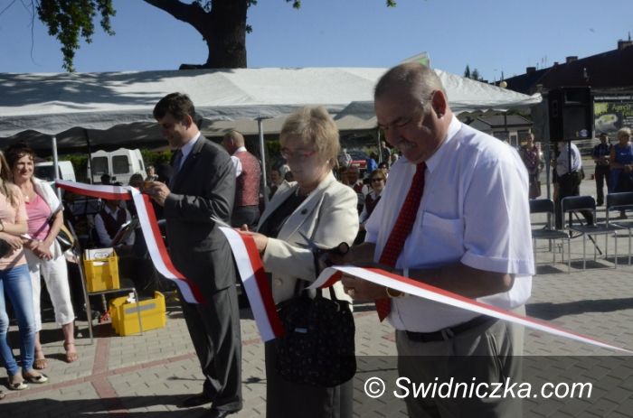 Żarów: Zakupy na nowym targowisku