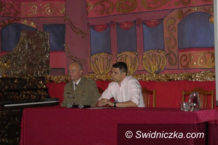Strzegom: Pułkownik w strzegomskim LO. Inauguracja klasy mundurowej