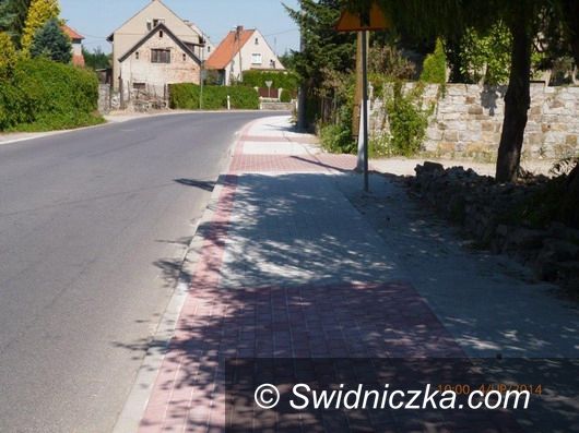Rogoźnica: Nowy chodnik w Rogoźnicy