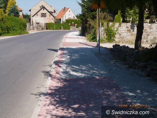 Rogoźnica: Nowy chodnik w Rogoźnicy