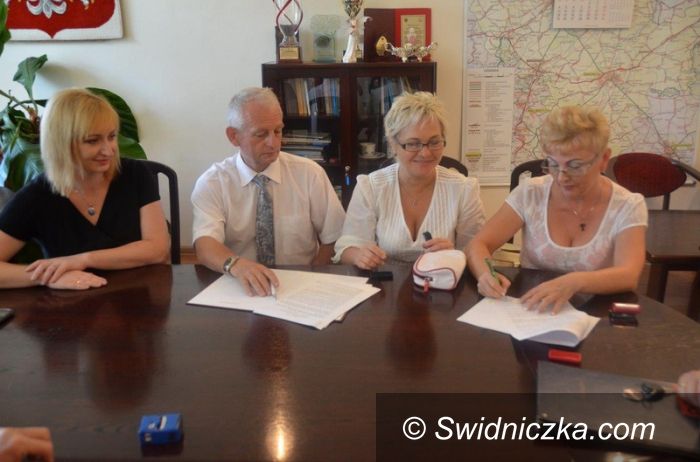 Świdnica: Podpisanie umowy na prowadzenie domu samopomocy dla osób upośledzonych umysłowo i chorych psychicznie