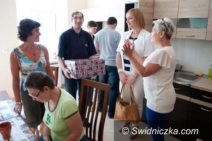Świdnica: Powiat wspiera działalność mieszkania treningowego w Świdnicy