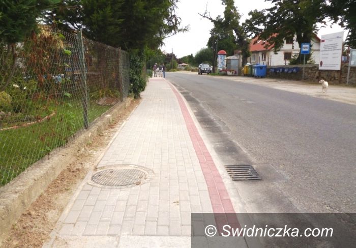 Tomkowice: Tomkowice z nowym chodnikiem