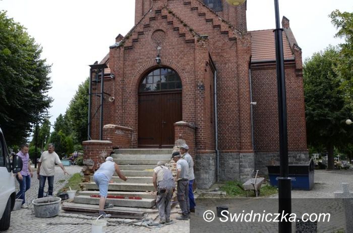 Żarów: Cmentarna kaplica w remoncie
