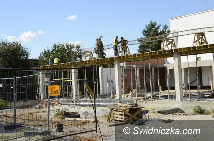 Ża: Trwa budowa basenu