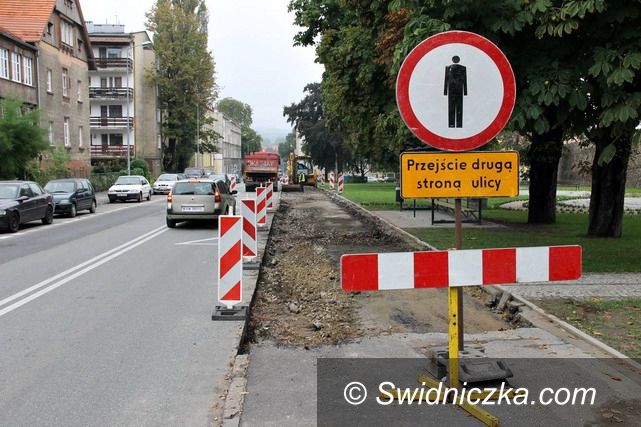 Świebodzice: Trwają prace na Piłsudskiego