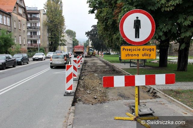 Świebodzice: Trwają prace na Piłsudskiego