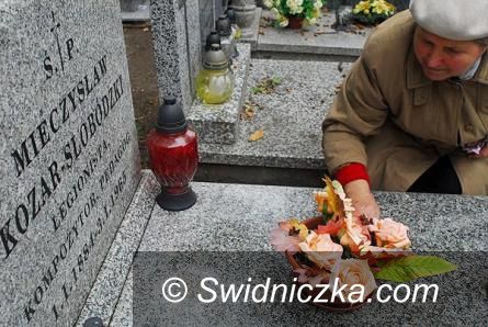 Świdnica: Informacja w związku z handlem zniczami i kwiatami