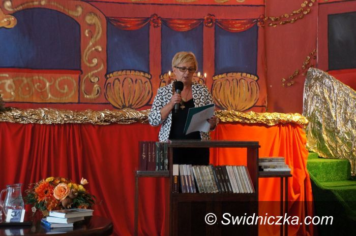 Strzegom: Aktorzy, dyrektorzy, kurator, burmistrz i starosta czytali Sienkiewicza w LO!