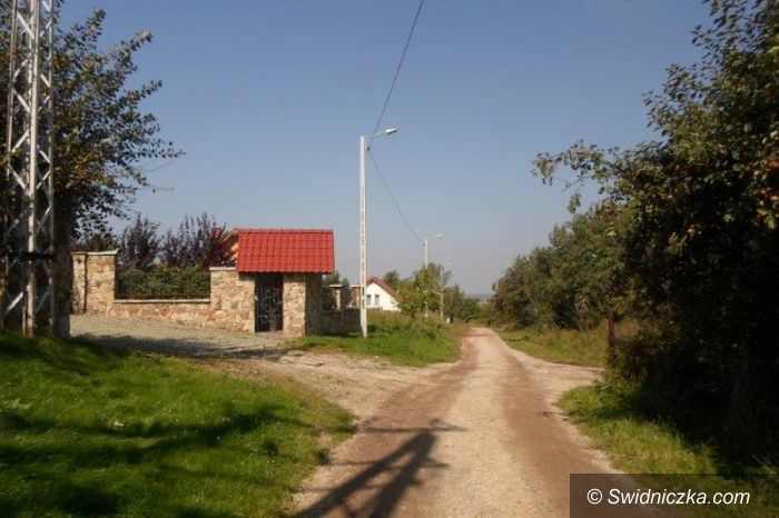 Dobromierz: Ulica Zielona z nowymi lampami