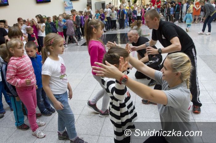 Świdnica: „Bezpieczny powrót do szkoły” w Galerii Świdnickiej