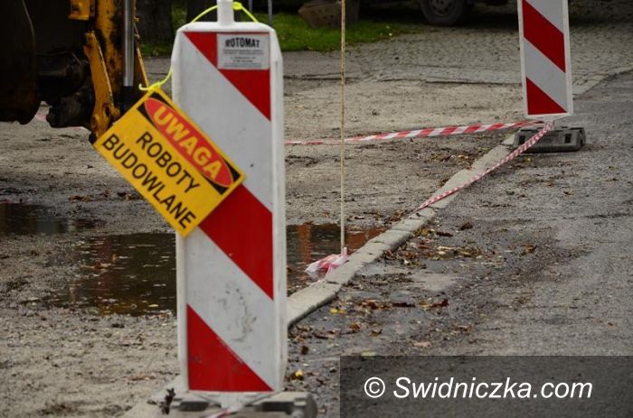 Żarów: Uwaga! Budowa kanalizacji w Żarowie