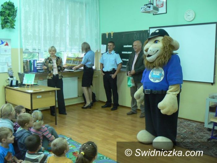 Grodziszcze: Komisarz Lew i Spongebob uczyli najmłodszych bezpieczeństwa na drodze