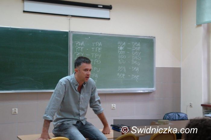 Strzegom: Zajęcia z doktorem, pułkownikiem i aktorem w strzegomskim LO