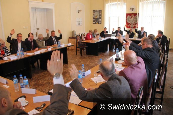 Świebodzice: Tak – dla przejęcia szkół od powiatu